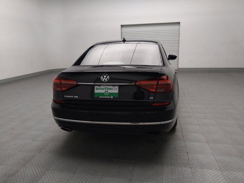 Used 2017 Volkswagen Passat 3.6 SEL Premium image 7