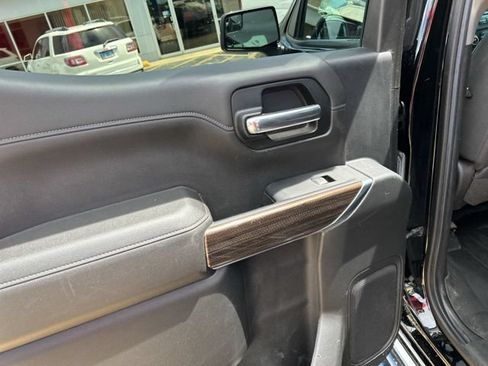 Used 2019 Chevrolet Silverado 1500 LT Trail Boss AWD/4WD image 18