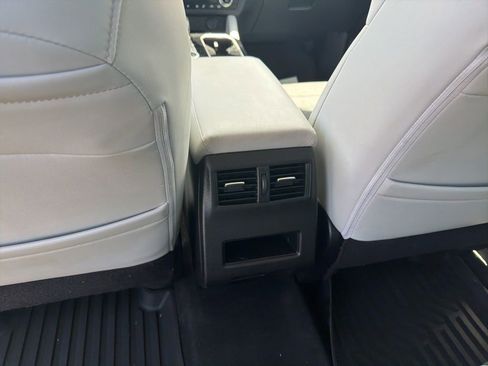 Used 2025 Mitsubishi Outlander SE AWD/4WD image 18