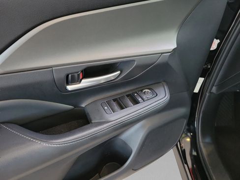 Certified 2025 Toyota Grand Highlander XLE image 24