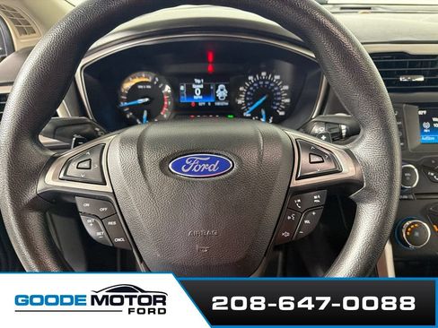 Certified 2017 Ford Fusion SE FWD image 14