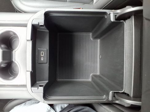Used 2024 Chevrolet Tahoe LT RWD image 14