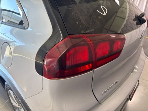 Used 2021 Kia Niro LX FWD image 11