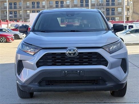 Used 2022 Toyota RAV4 LE image 8