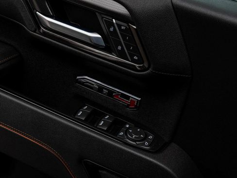 Used 2025 GMC Sierra 1500 AT4 w/ AT4 Premium Package image 12