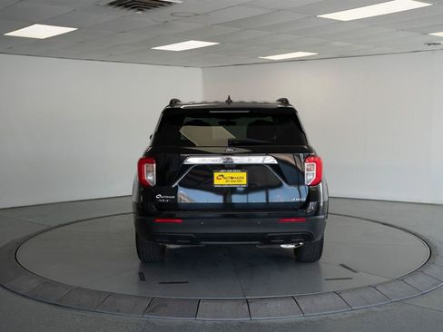 Used 2022 Ford Explorer XLT AWD/4WD image 6