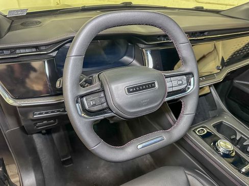 Used 2025 Jeep Wagoneer S Limited image 26