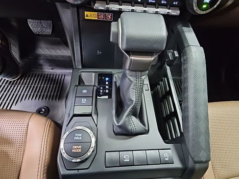 Used 2025 Toyota 4Runner Limited image 19