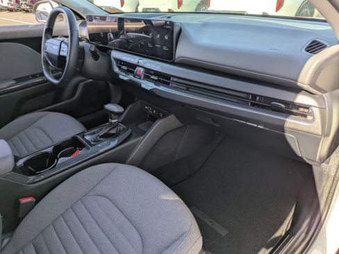 Certified 2025 Kia K4 EX image 12