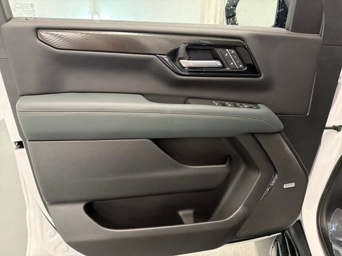 New 2026 GMC Yukon XL AT4 w/ LPO, Floor Liner Package AWD/4WD image 11