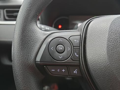 Used 2025 Toyota RAV4 XLE image 16