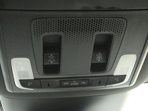 Used 2025 Honda Pilot TrailSport image 51