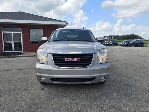 Used 2007 GMC Yukon XL SLT w/ SLT Preferred Equipment Group image 8