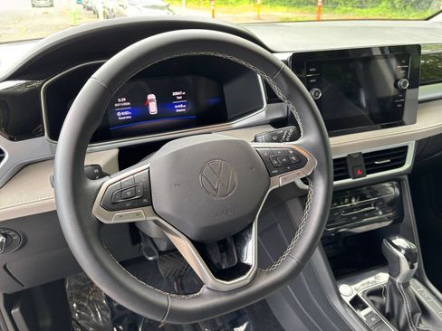Used 2026 Volkswagen Taos SE AWD/4WD image 29