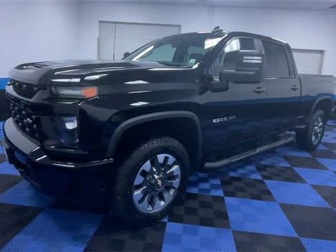 Used 2022 Chevrolet Silverado 2500 Custom w/ Custom Value Package image 4