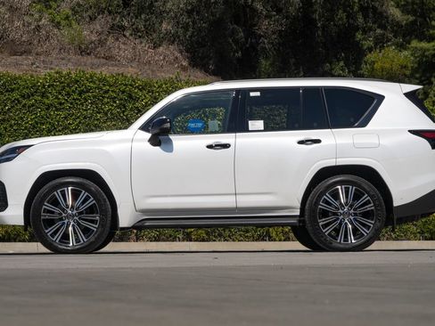 New 2026 Lexus LX 700h Luxury w/ Appearance Package AWD/4WD image 7