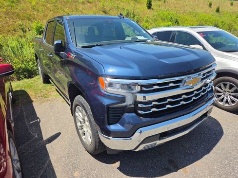 Used 2022 Chevrolet Silverado 1500 LTZ w/ LTZ Premium Package AWD/4WD image 3