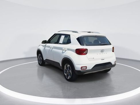 Used 2025 Hyundai Venue SEL FWD image 8
