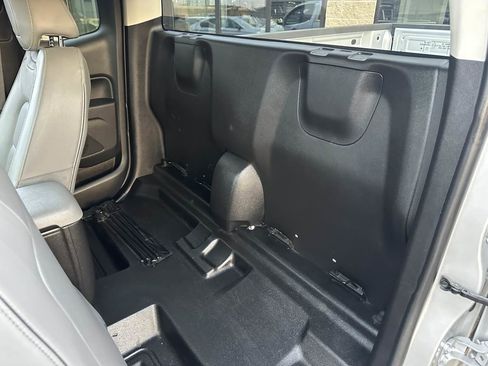 Used 2020 Chevrolet Colorado W/T image 16