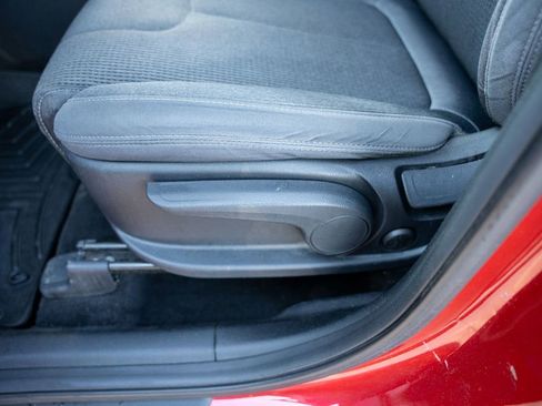 Used 2019 Hyundai Santa Fe SE image 18