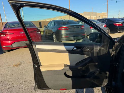 Used 2013 Volkswagen Jetta SE image 9