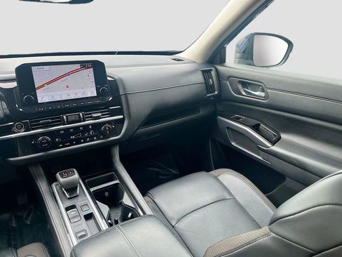 Used 2022 Nissan Pathfinder SL FWD image 23