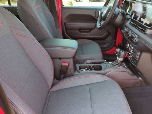 New 2025 Jeep Gladiator Rubicon w/ Steel Bumper Group image 19