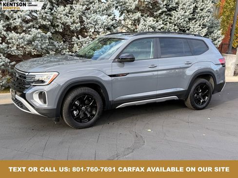 Used 2025 Volkswagen Atlas Peak Edition SE image 1