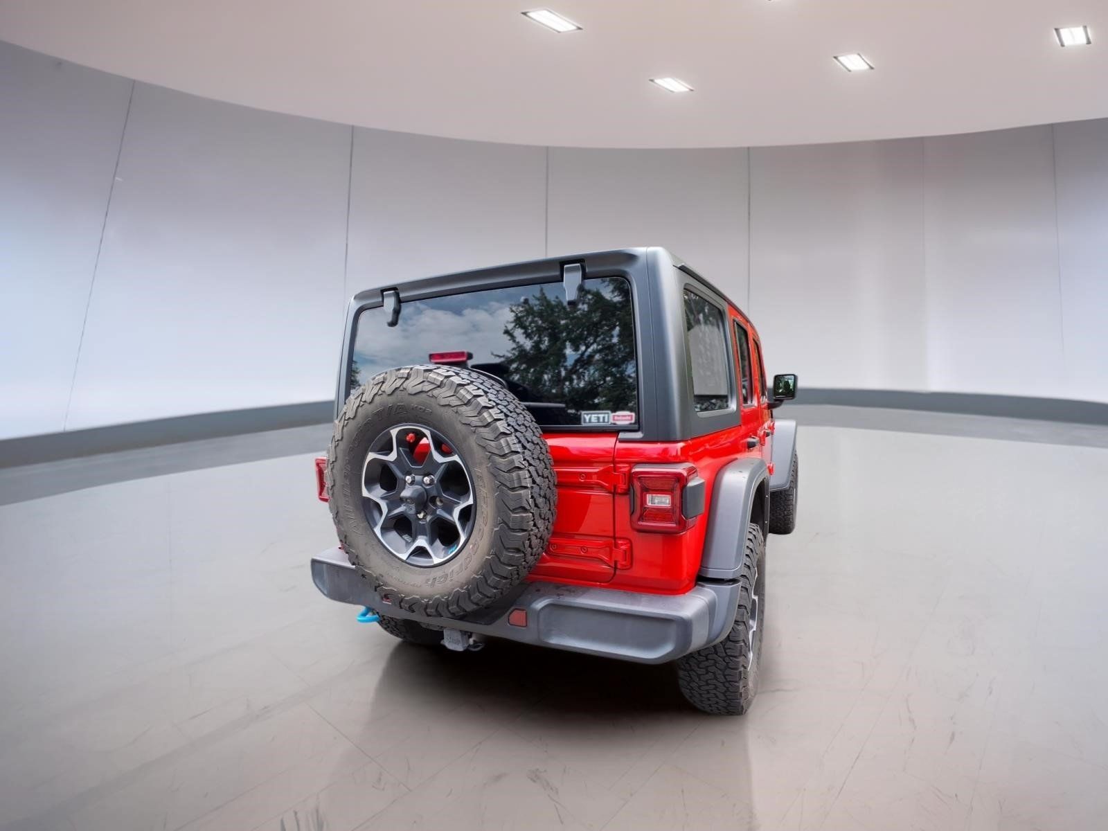 Used 2023 Jeep Wrangler Unlimited Rubicon 4xe AWD/4WD image 4