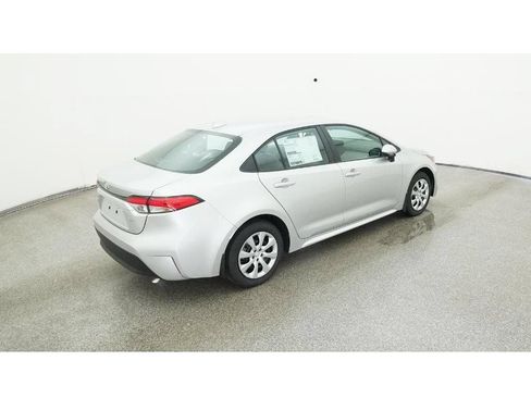Used 2025 Toyota Corolla LE FWD image 11