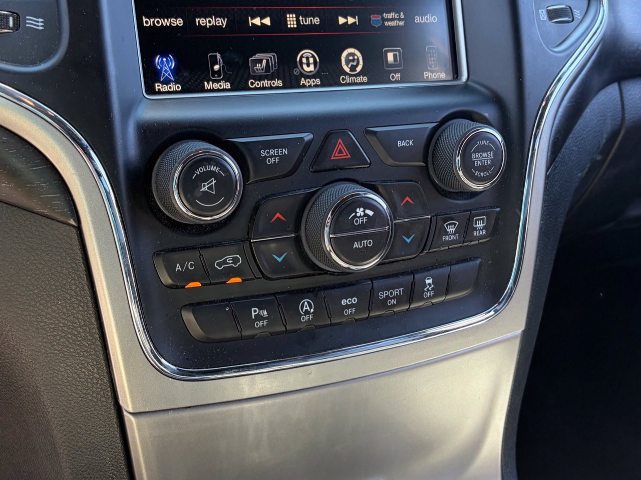 Used 2017 Jeep Grand Cherokee Altitude RWD image 9