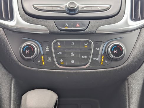 Used 2022 Chevrolet Equinox LT image 21