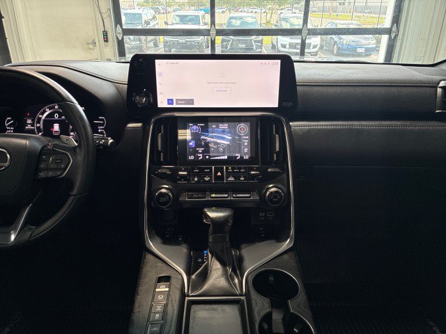 Used 2024 Lexus LX 600 4WD w/ Appearance Package image 18