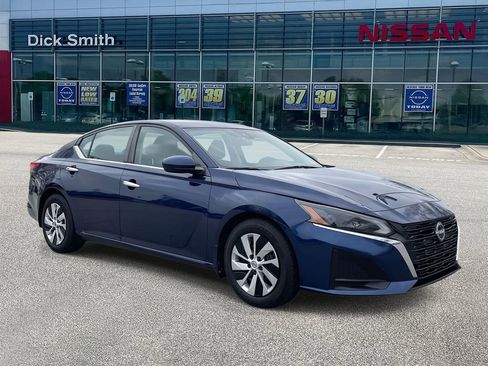 Used 2023 Nissan Altima 2.5 S image 1