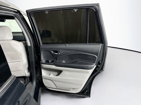 Used 2019 Honda Pilot Touring image 32