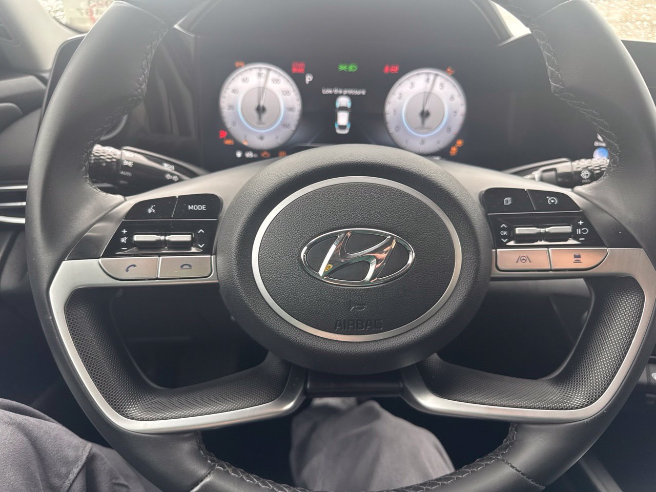 Used 2023 Hyundai Elantra SEL w/ Convenience Package FWD image 9