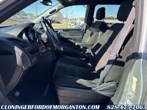 Used 2016 Dodge Grand Caravan SE image 16