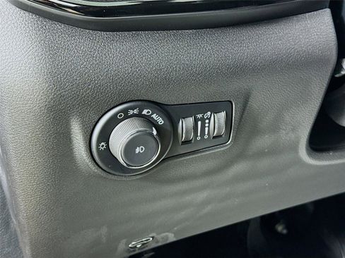 New 2026 Jeep Compass Latitude image 10