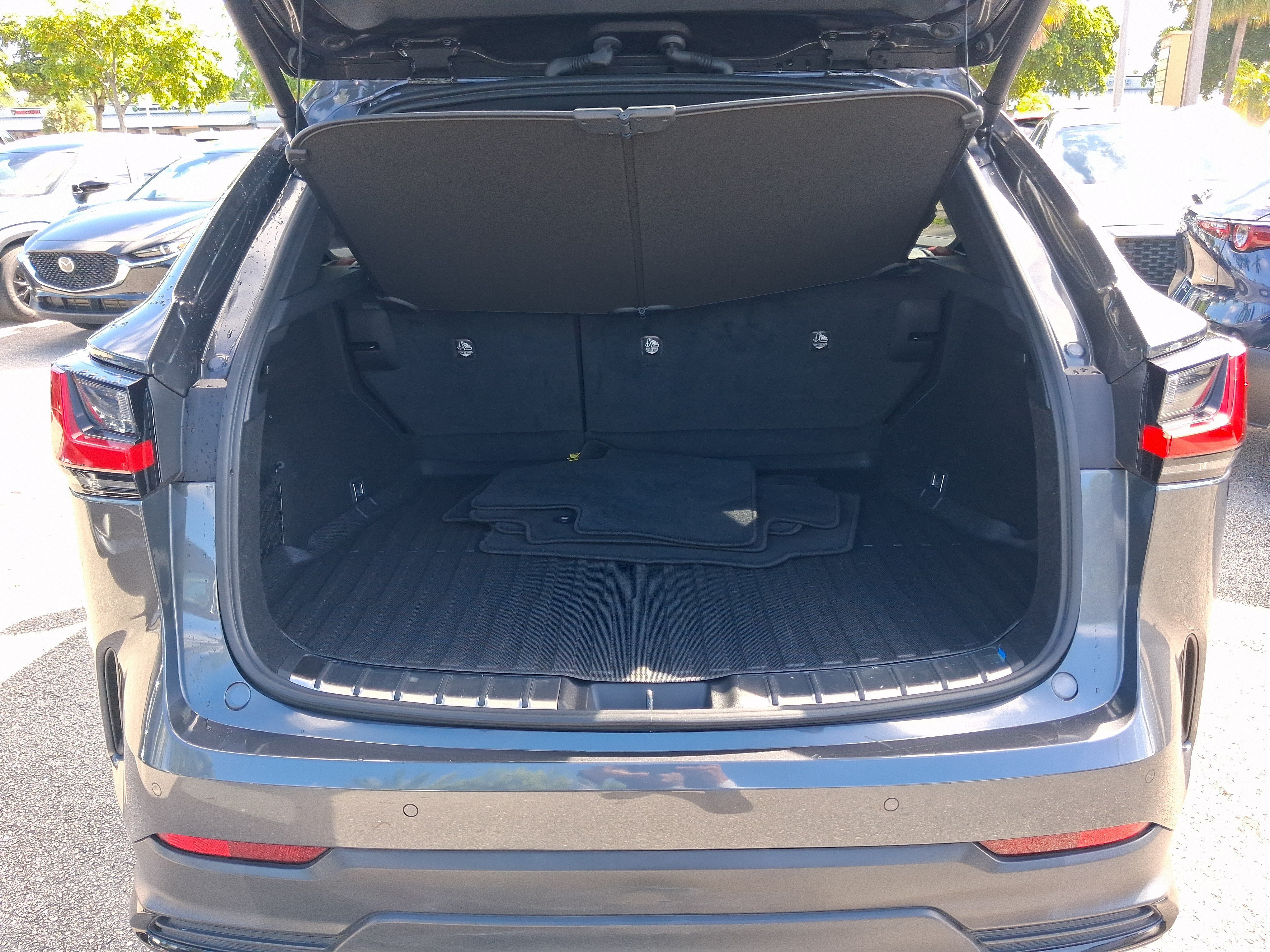 Used 2025 Lexus NX 250 FWD w/ Towing Package (2000 Lbs) image 5