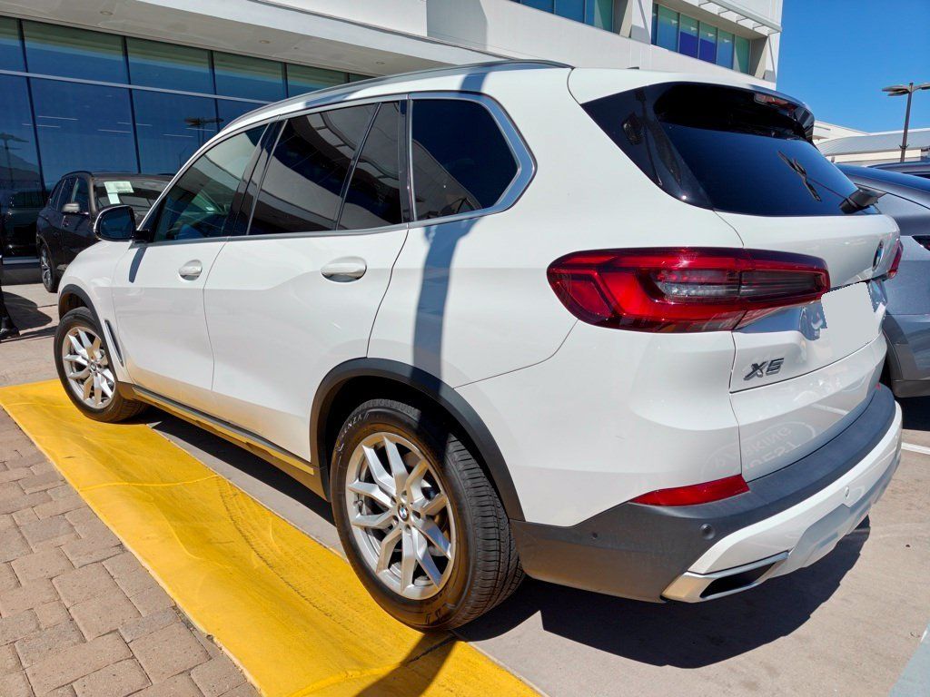 Used 2019 BMW X5 xDrive40i w/ Convenience Package AWD/4WD image 4