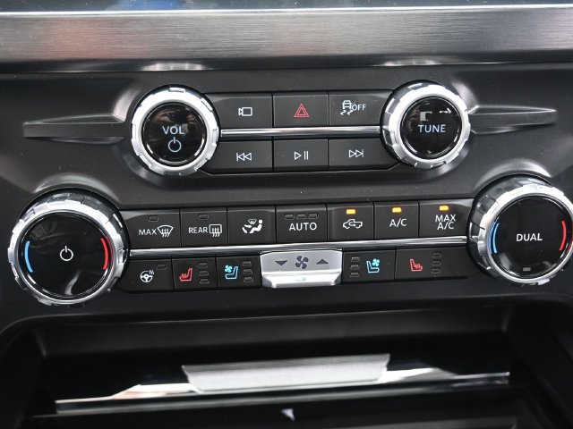 Used 2025 Ford F350 Lariat w/ Lariat Ultimate Package AWD/4WD image 29