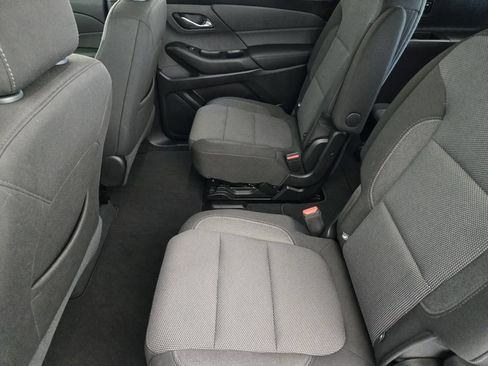 Used 2023 Chevrolet Traverse LT FWD image 34