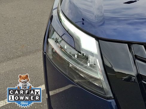 Used 2024 Nissan Pathfinder SL w/ Black Appearance Package AWD/4WD image 9