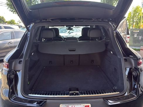 Used 2024 Porsche Cayenne AWD/4WD image 14