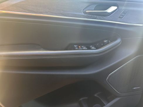 Used 2024 Jeep Grand Cherokee Overland image 9