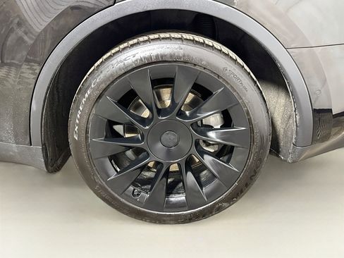 Used 2021 Tesla Model Y Long Range image 28