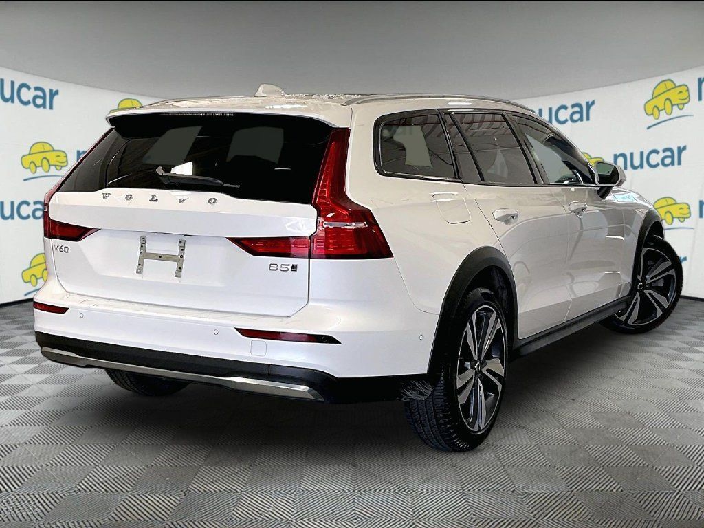 Used 2025 Volvo V60 B5 Cross Country Plus AWD/4WD image 6