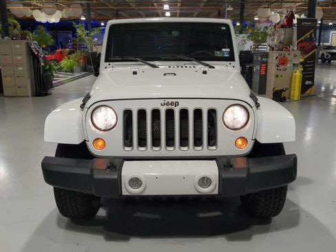 Used 2016 Jeep Wrangler Unlimited Sahara w/ Dual Top Group AWD/4WD image 3