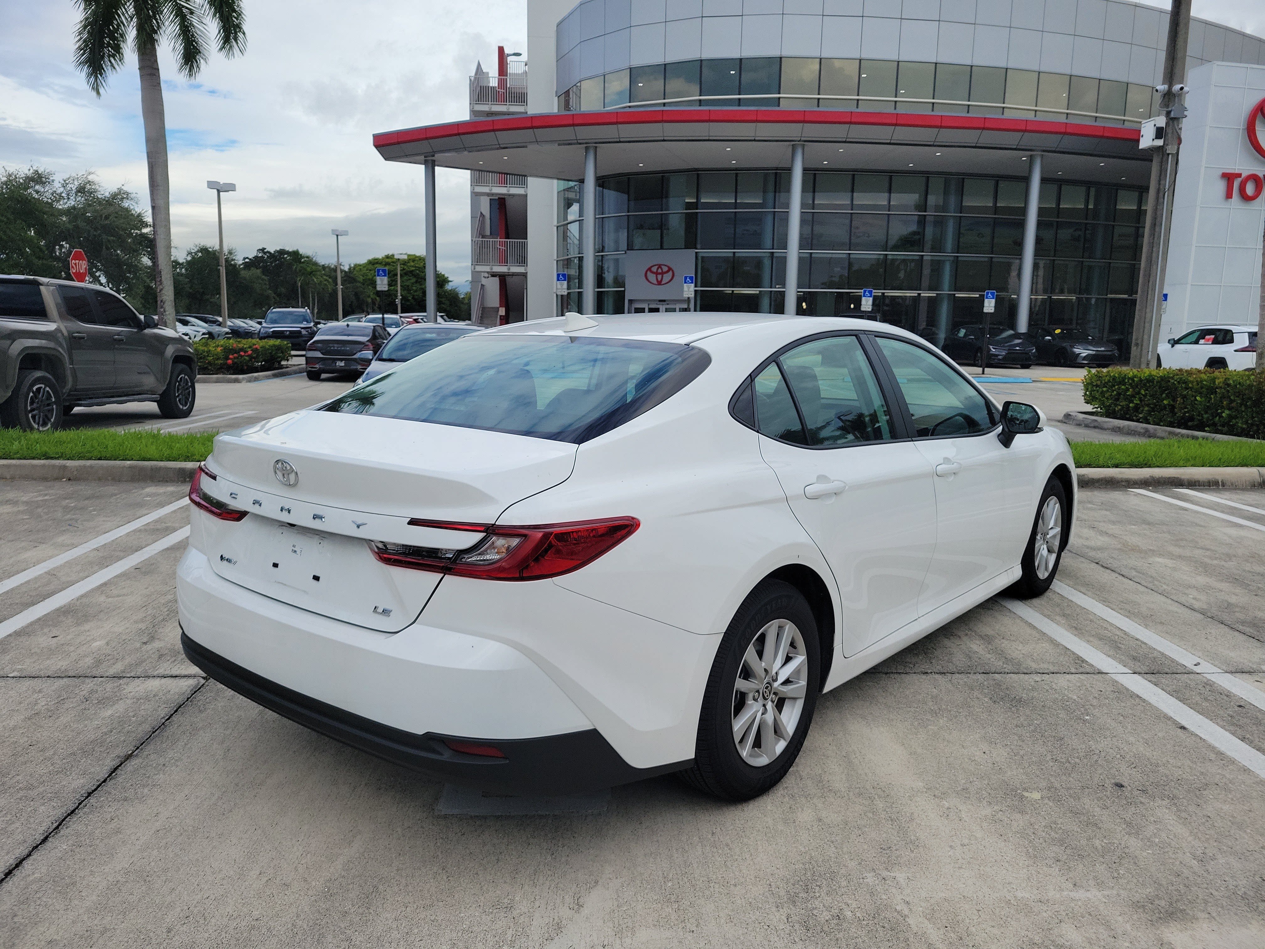 Used 2026 Toyota Camry LE FWD image 7