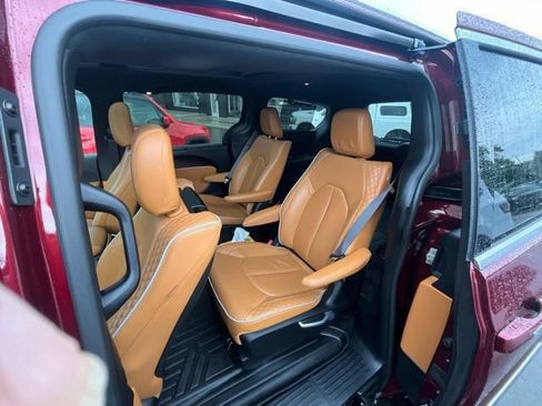 Used 2022 Chrysler Pacifica Pinnacle AWD/4WD image 7